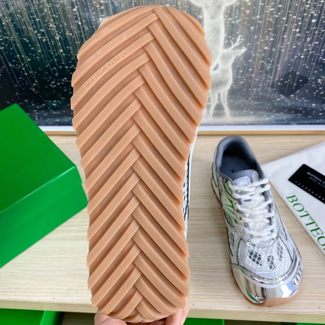 p620🐮🐮High-end version, the original 1:1 couple style new model is on the shelves🔥BV Orbit sneakers Wang Yibo's same style couple's Dad Runner sneakers, made of lightweight technical mesh fabric. Features a geometric patterned rubber outsole. The outsole is made of color-blocked TPU outsole. Size: women’s shoes 35-40, men’s shoes 39-45.
